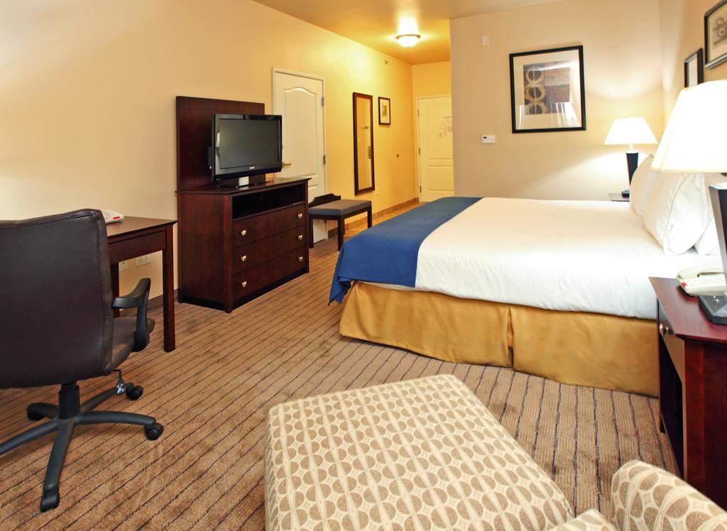 Holiday Inn Express Hotel & Suites Marshall By Ihg Cameră foto
