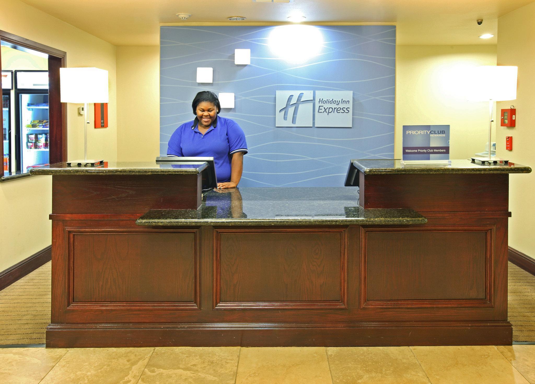 Holiday Inn Express Hotel & Suites Marshall By Ihg Exterior foto